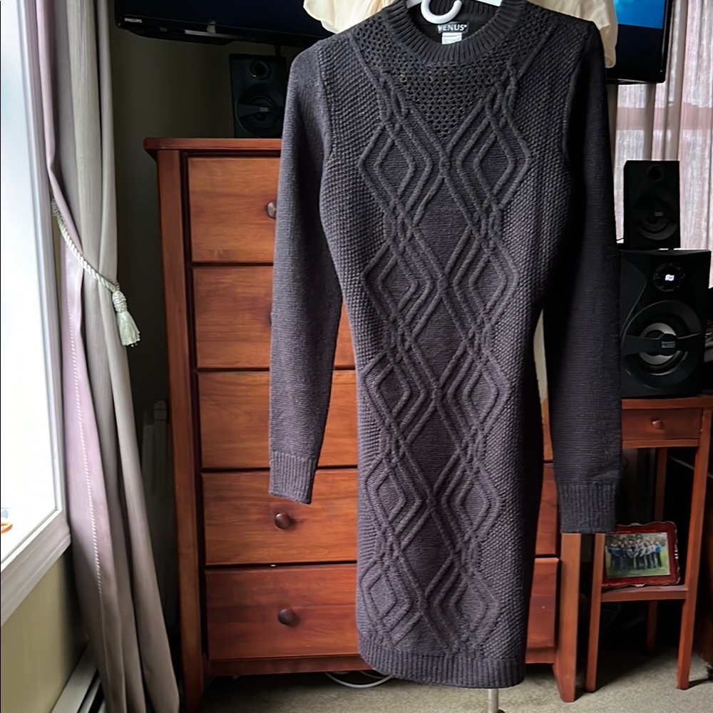VENUS Black Cuffed Sleeve Crew Neck Sweater Dress